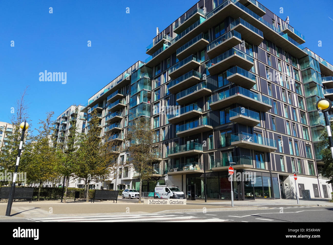 Mirabelle giardini presso l'East Village London development in Stratford, Londra England Regno Unito Regno Unito Foto Stock