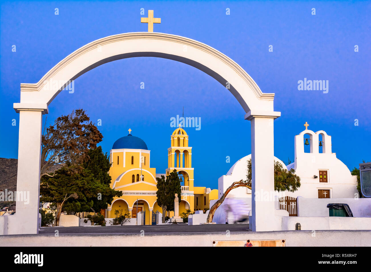 St George chiesa (Ekklisia Agios Georgios) Oia - Santorini, Grecia, l'Europa. Foto Stock
