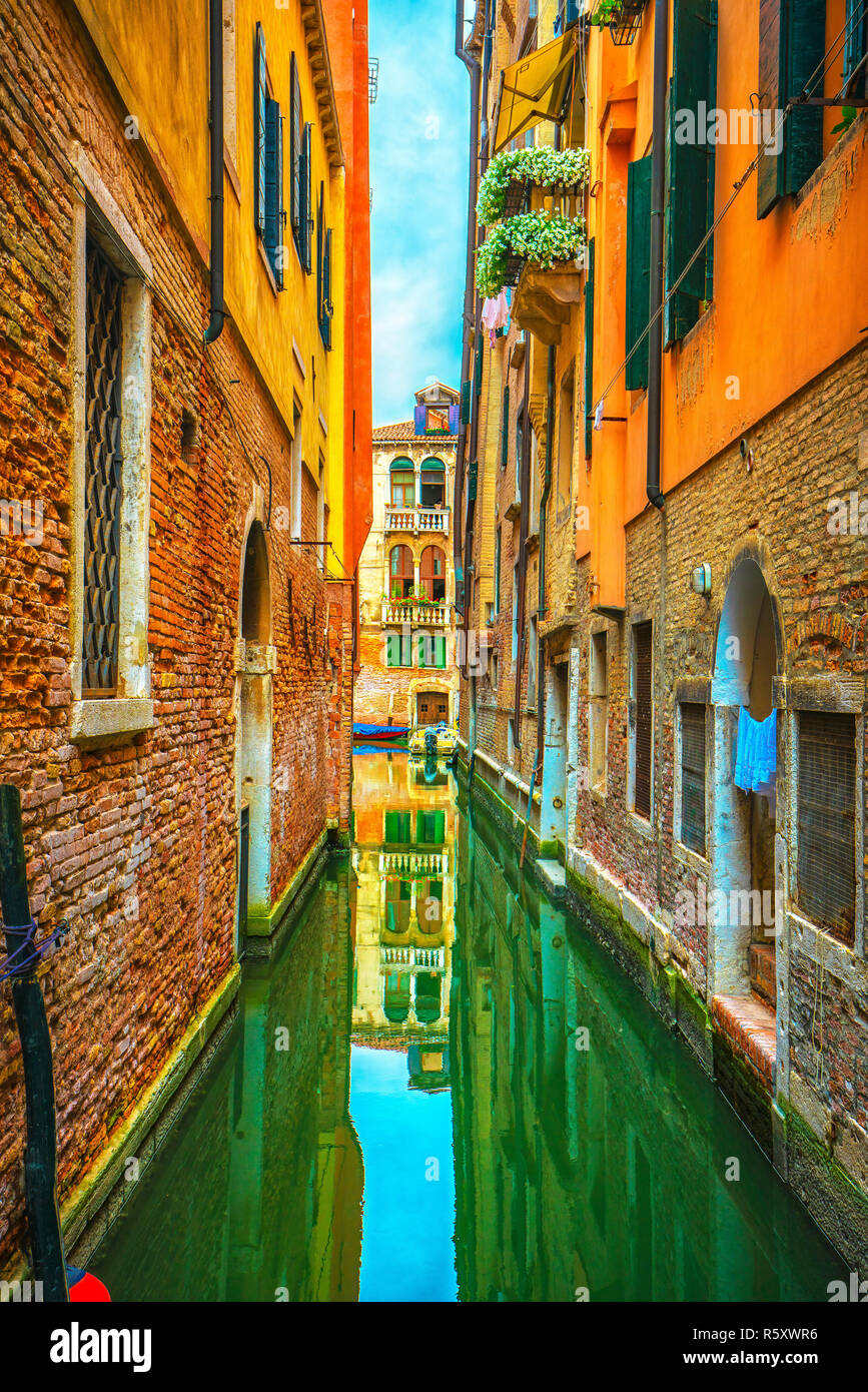 Venezia cityscape, acqua canal, bridge e edifici tradizionali. L'Italia, l'Europa. Foto Stock