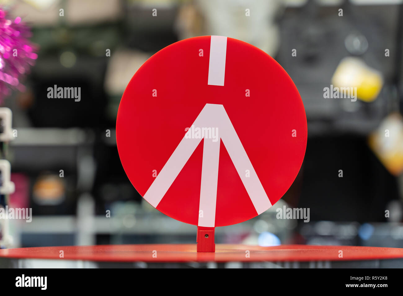 Cartello di marca Manfrotto sul negozio. Azienda che progetta produce, commercializza di fotocamera, illuminazione Equipaggiamento di supporto per Professional film, fotografiche Foto Stock