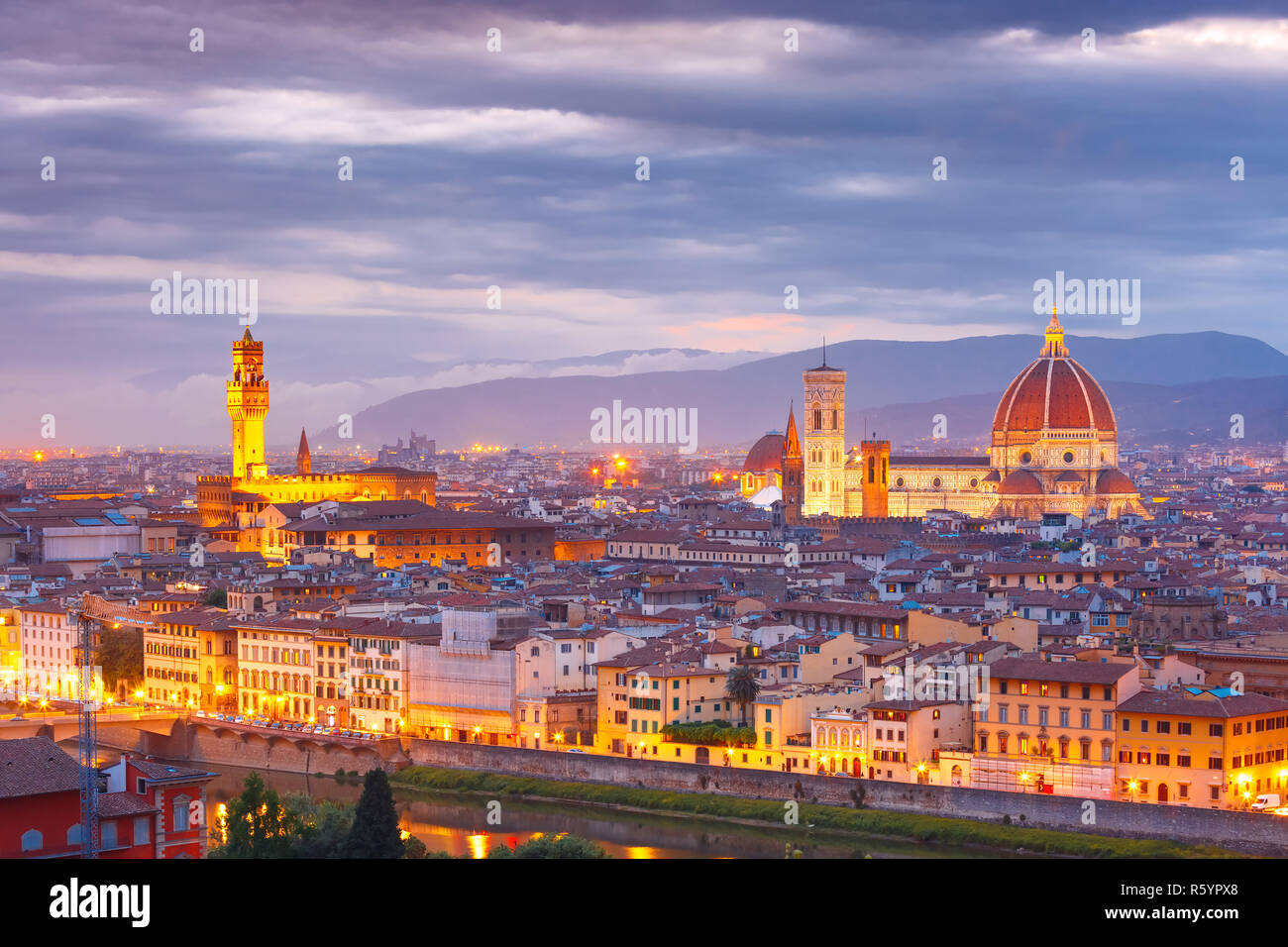 Famosa vista di Firenze al tramonto, Italia Foto Stock