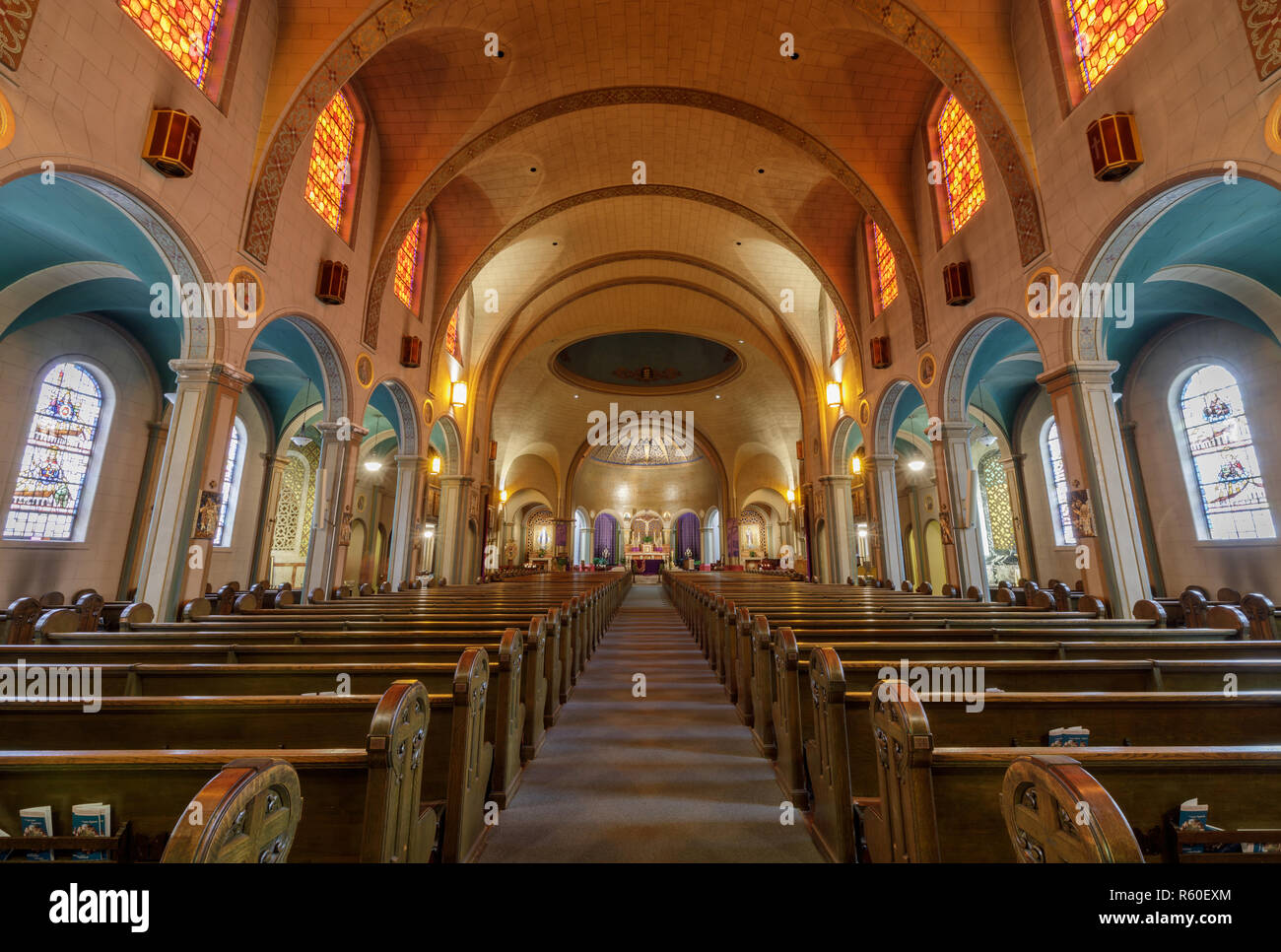 San Francisco, California - Marzo 10, 2018: Interno della Basilica Chiesa della Missione di San Francisco de Asis. Foto Stock