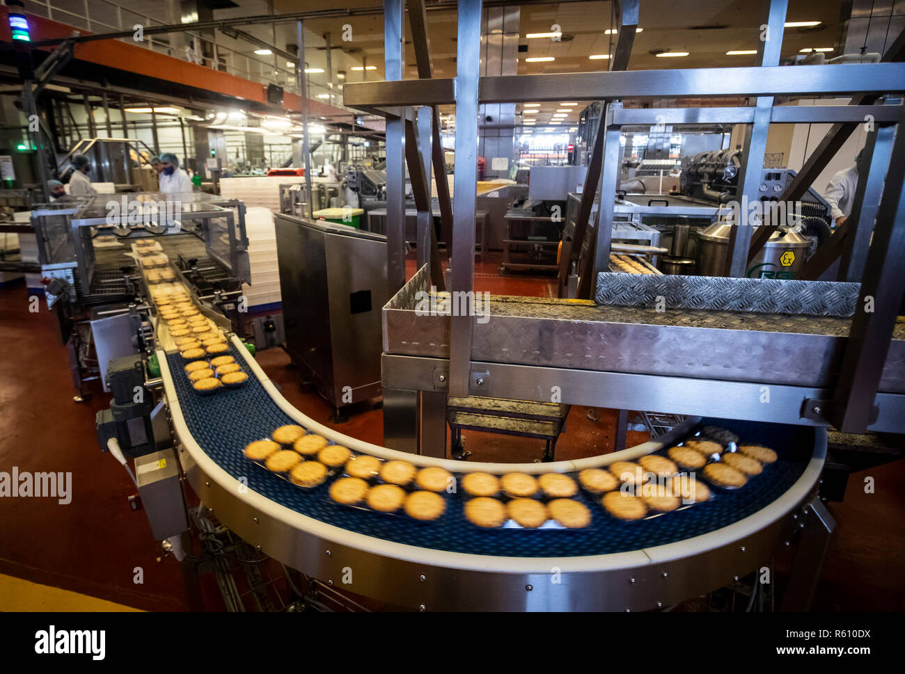 Tritare torte vengono prodotte al signor Kipling tritare la fabbrica di torta in Barnsley. Foto Stock