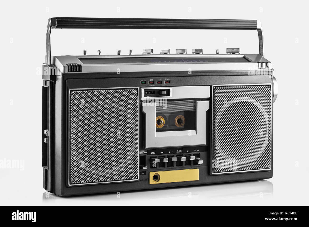 Retrò ghetto blaster isolato su bianco Foto Stock