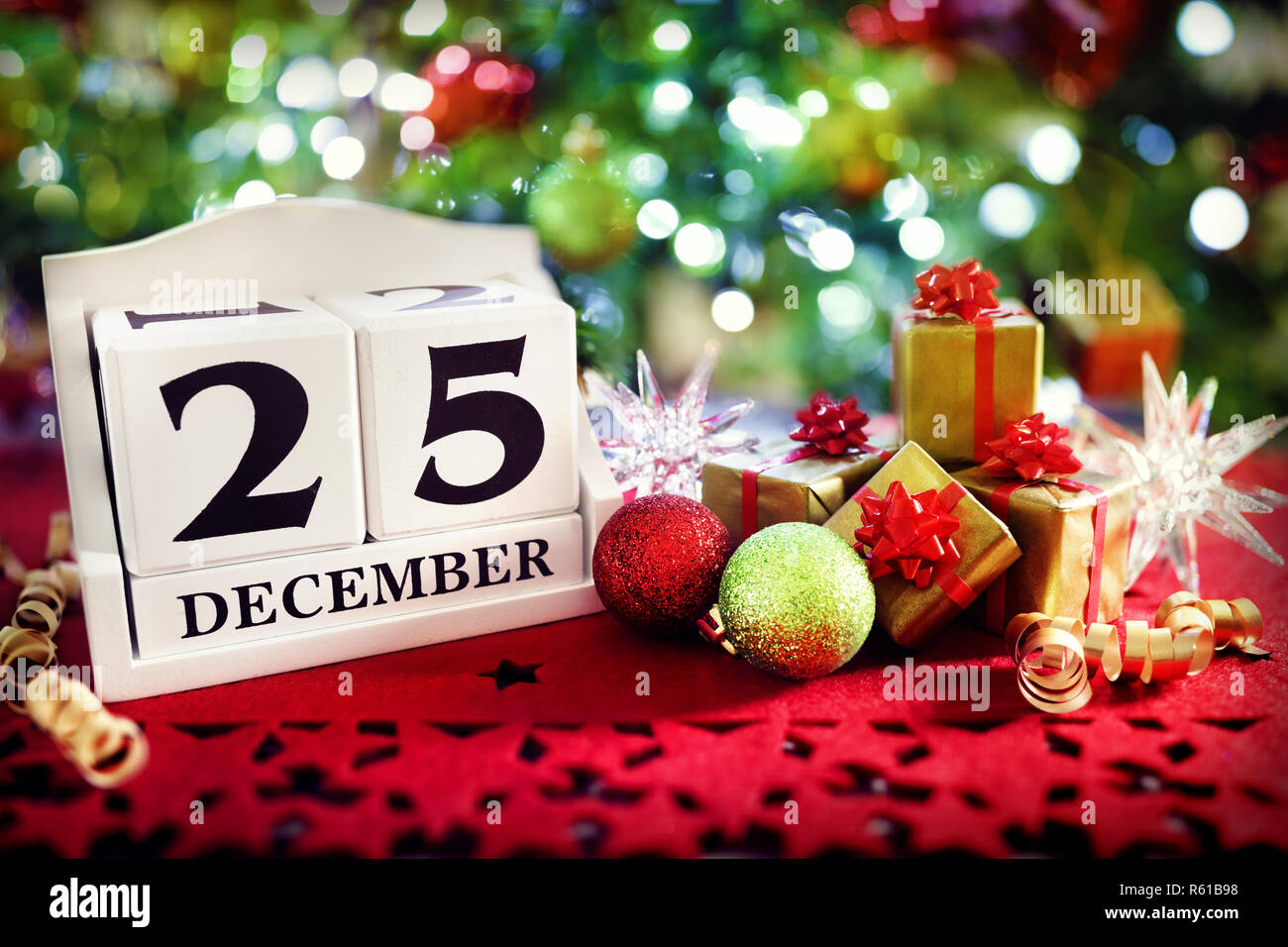 Il giorno di Natale Calendario e decorazioni natalizie Foto Stock