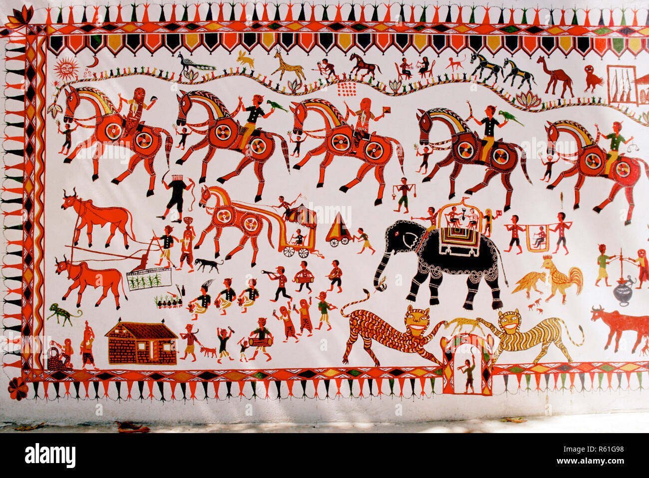 Rathwa tribu muro pittura, Pithoro muro pittura, Rathava tribal arte, Chottaudaipur, Chhota Udepur, Chhota Udaipur, Vadodara, Gujarat, India, Asia, Asiatico, indiano Foto Stock
