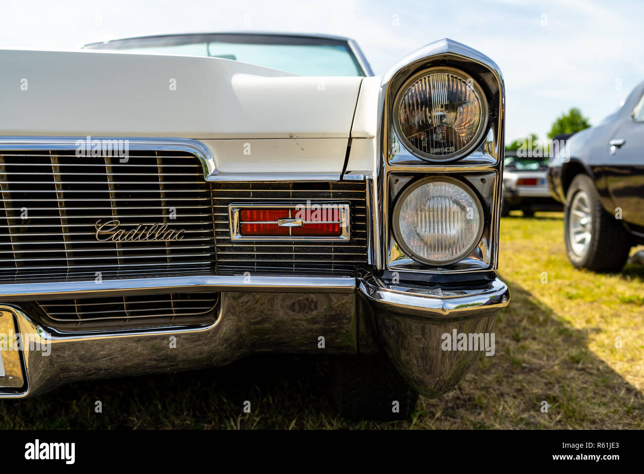 Proiettore di un full-size auto di lusso Cadillac de Ville convertibile (terza generazione), 1968. Mostra 'Die Oldtimer Show 2018". Foto Stock