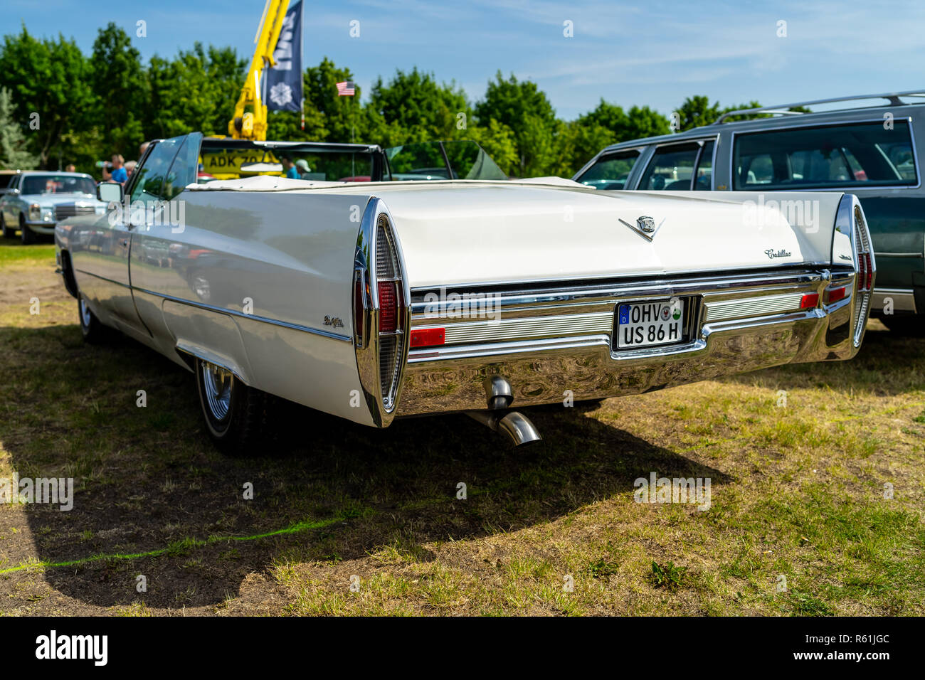 PAAREN IM GLIEN, Germania - 19 Maggio 2018: full-size auto di lusso Cadillac de Ville convertibile (terza generazione), 1968. Vista posteriore. Mostra 'Die Oldti Foto Stock
