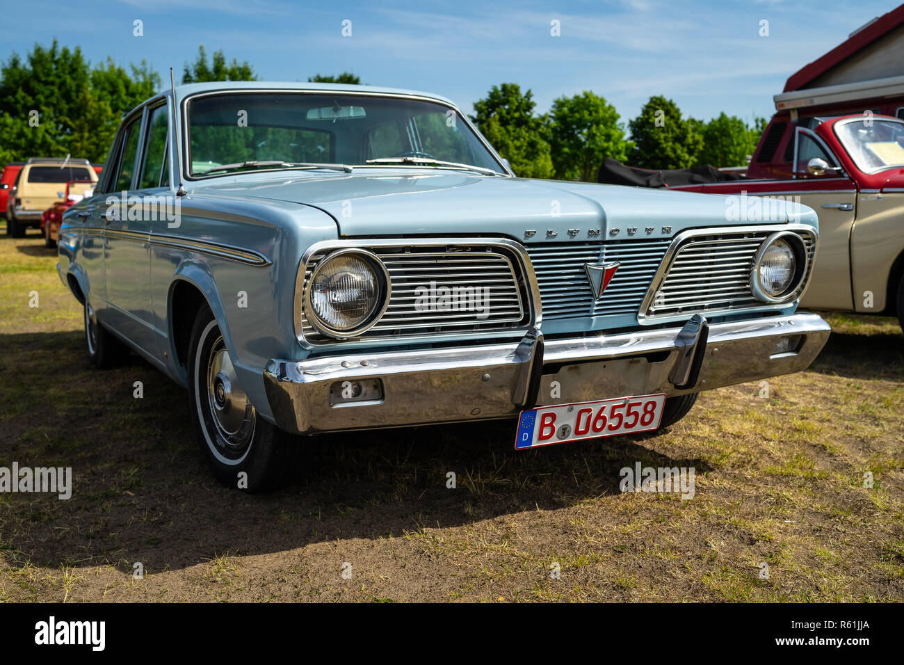 PAAREN IM GLIEN, Germania - 19 Maggio 2018: vettura compatta Plymouth Valiant 200, 1966. Mostra 'Die Oldtimer Show 2018". Foto Stock