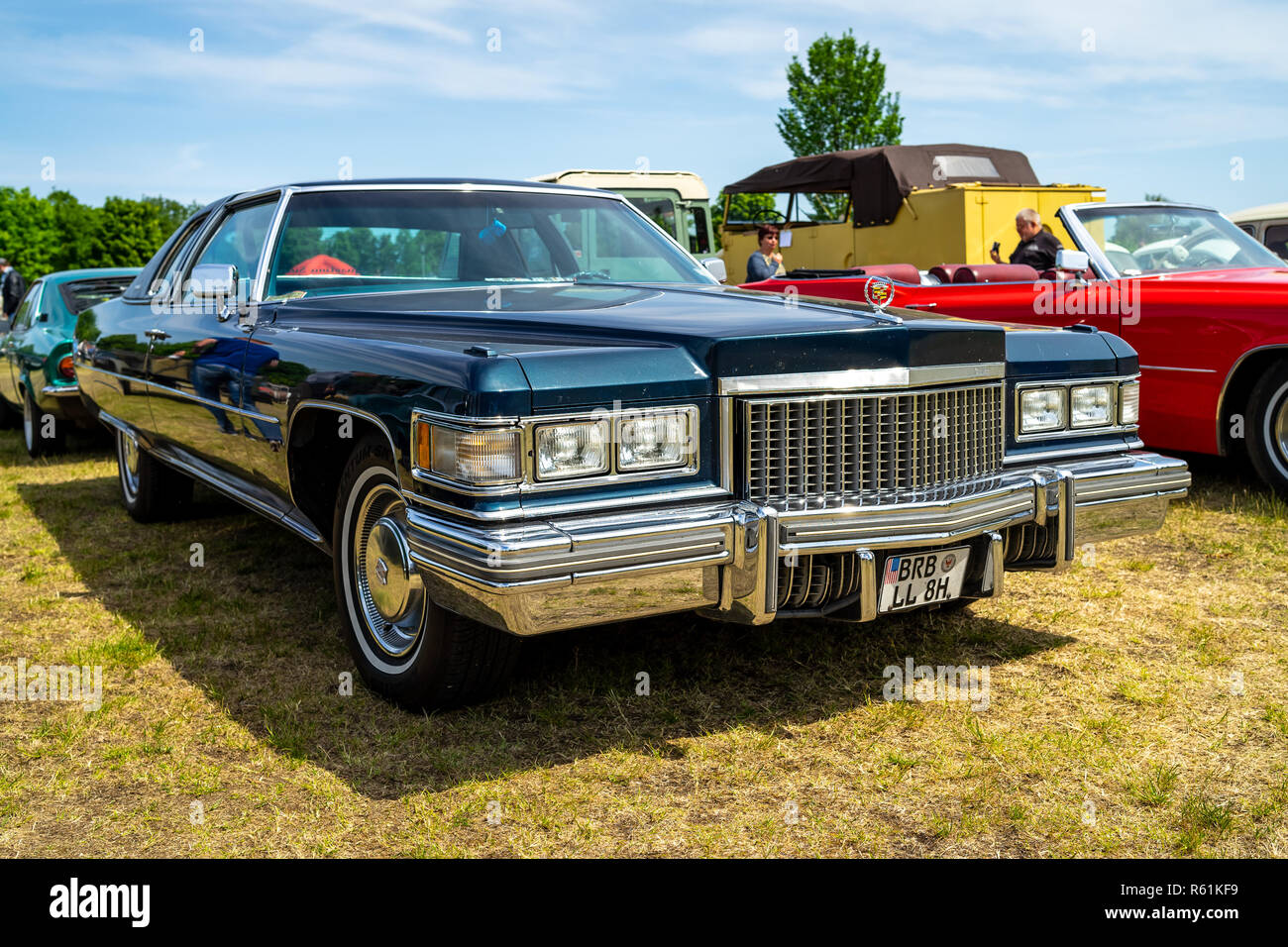 PAAREN IM GLIEN, Germania - 19 Maggio 2018: full-size auto di lusso Cadillac Coupe de Ville (quarta generazione), 1974. Die Oldtimer Show 2018. Foto Stock