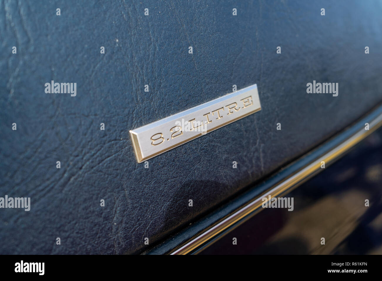 PAAREN IM GLIEN, Germania - 19 Maggio 2018: dettaglio del full-size auto di lusso Cadillac Coupe de Ville (quarta generazione), 1974. Die Oldtimer Show 2018. Foto Stock