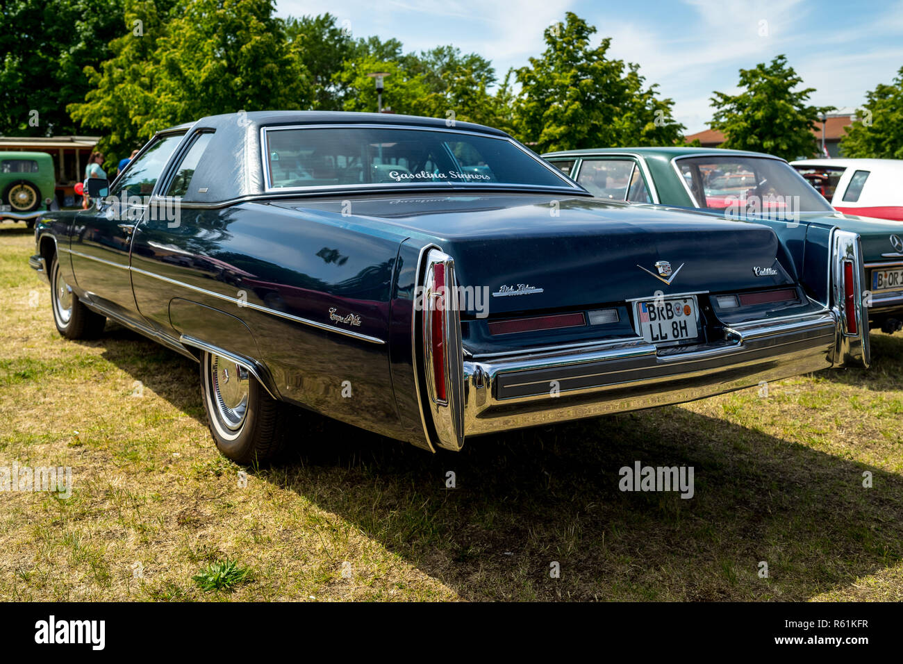 PAAREN IM GLIEN, Germania - 19 Maggio 2018: full-size auto di lusso Cadillac Coupe de Ville (quarta generazione), 1974. Vista posteriore. Die Oldtimer Show 2018. Foto Stock