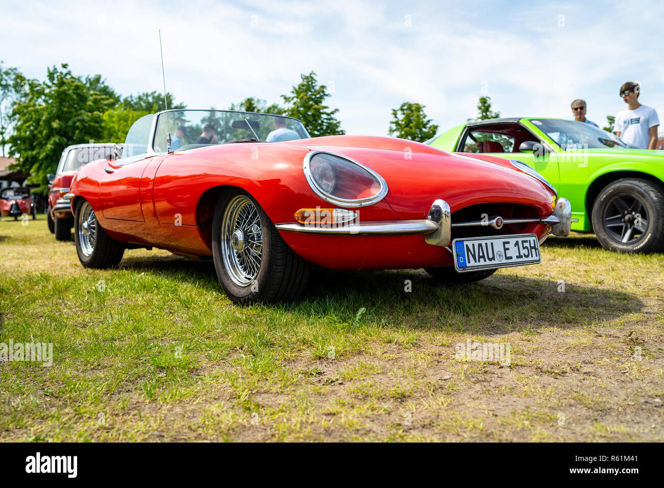 PAAREN IM GLIEN, Germania - 19 Maggio 2018: vettura sportiva Jaguar E-Type Serie I, 1968. Die Oldtimer Show 2018. Foto Stock