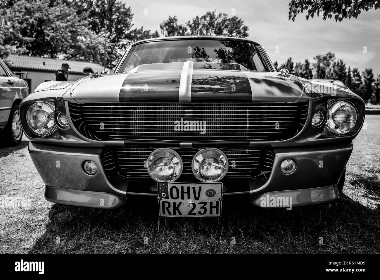 PAAREN IM GLIEN, Germania - 19 Maggio 2018: Pony auto Shelby Cobra GT500, (versione ad alte prestazioni della Ford Mustang). In bianco e nero. Die Oldtimer Sh Foto Stock