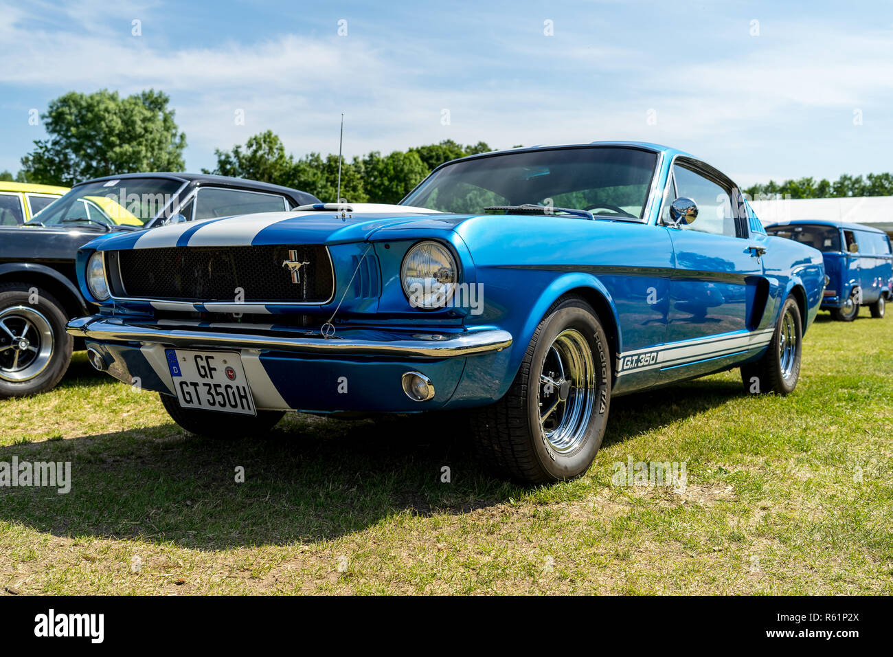 PAAREN IM GLIEN, Germania - 19 Maggio 2018: Pony auto Shelby Cobra GT350 (versione ad alte prestazioni della Ford Mustang). Die Oldtimer Show 2018. Foto Stock