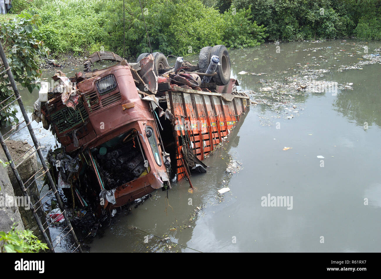 Incidente stradale, Eastern Express Highway, Vikhroli, Bombay, Mumbai, Maharashtra, India, Asia Foto Stock