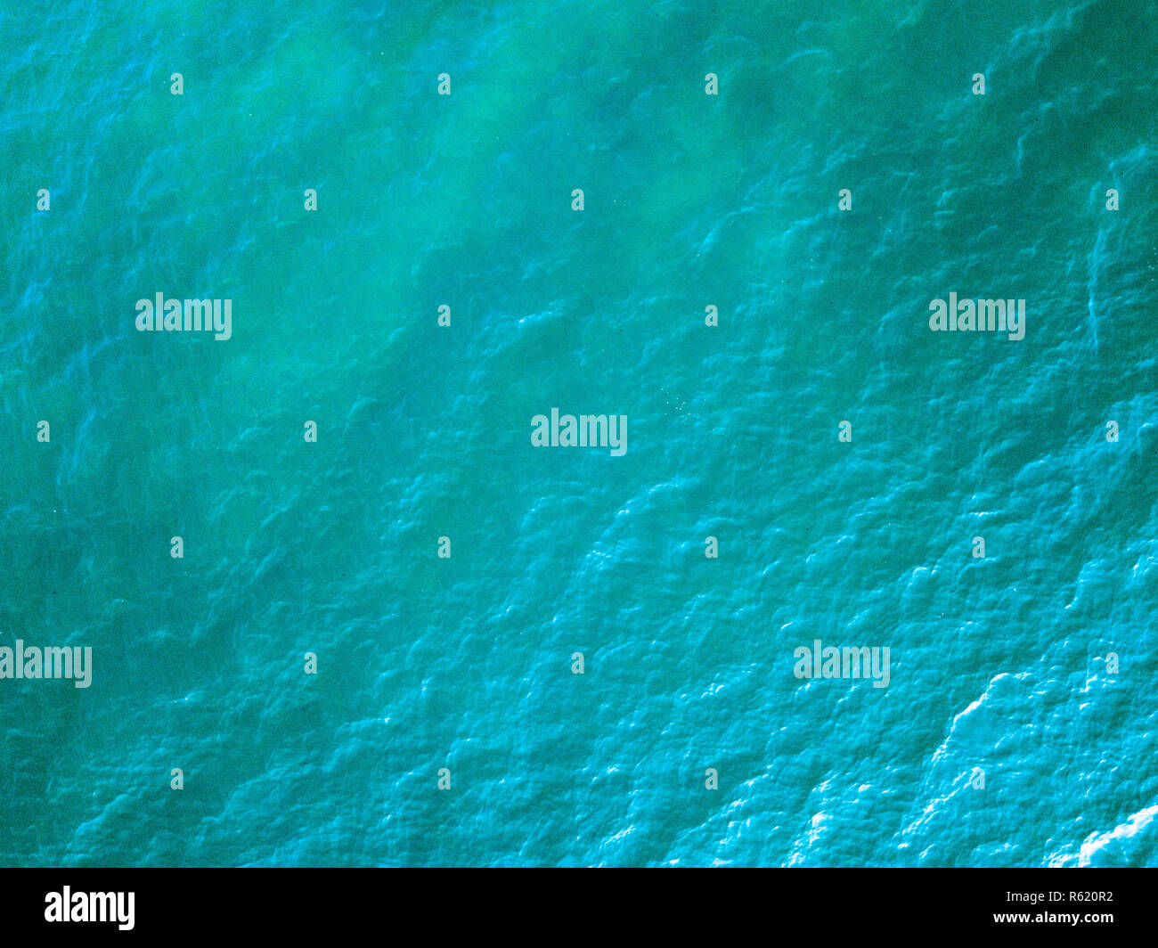 La superficie del mare vista aerea. Drone foto. Foto Stock