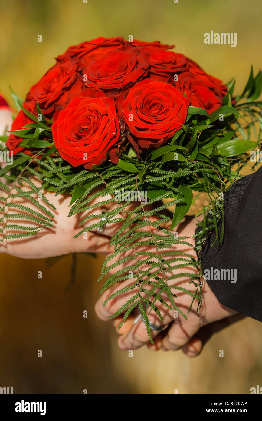 Rose rosse come bridal bouquet per nozze Foto Stock