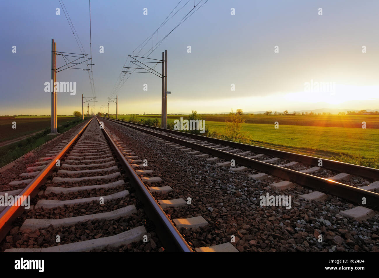 Stazione ferroviaria al crepuscolo Foto Stock
