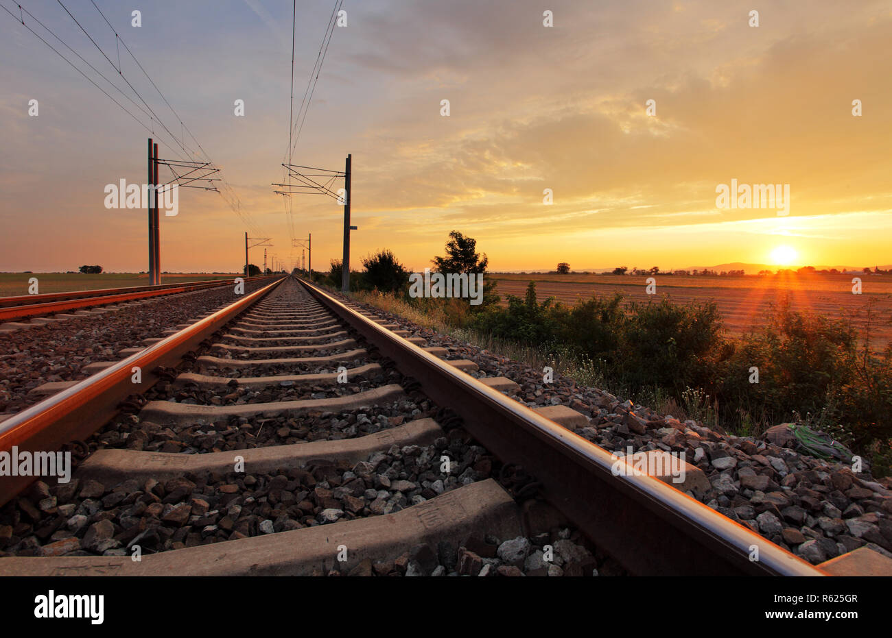 Stazione ferroviaria al tramonto Foto Stock