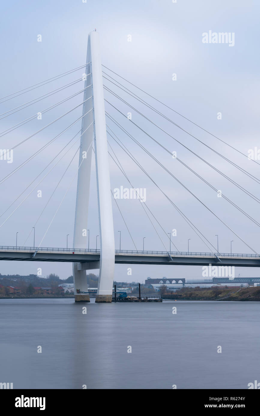 La cuspide settentrionale ponte che attraversa il fiume usura vicino a Sunderland, Inghilterra Foto Stock