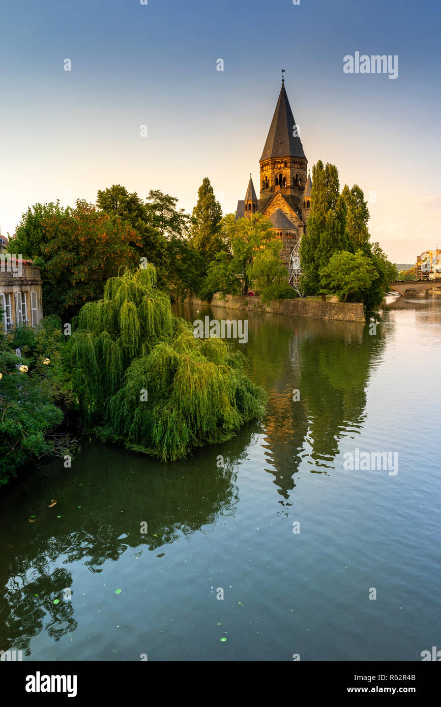 Chiesa protestante nuovo Tempio (Temple Neuf) dall'ora d'oro in Metz, Francia. Foto Stock