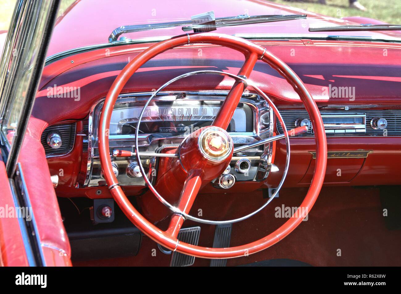 Jubek, Deutschland. 01 Luglio, 2018. Una Cadillac Eldorado Cabrio, costruito nel 1954. Dettaglio della parte interna di un'auto d'epoca incontro a Jubek. | Utilizzo di credito in tutto il mondo: dpa/Alamy Live News Foto Stock