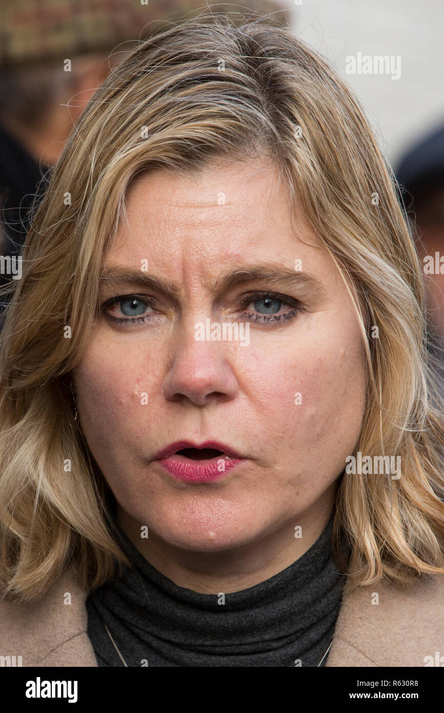 Londra, Regno Unito. 3 dicembre, 2018. Justine Greening, conservatori MP per Putney, viene intervistato dopo l'erogazione di un finale di dire una petizione firmata da oltre un milione di persone al 10 di Downing Street. Credito: Mark Kerrison/Alamy Live News Foto Stock