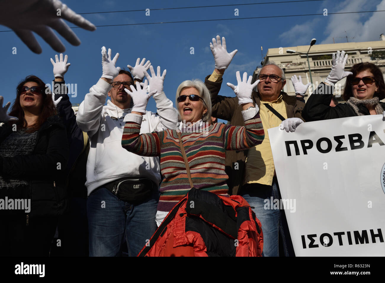 Atene, Grecia. 3 Dic 2018. Persone disabili rally per contrassegnare la Giornata Internazionale delle Persone con disabilità in Atene, Grecia. Credito: Nicolas Koutsokostas/Alamy Live News. Foto Stock