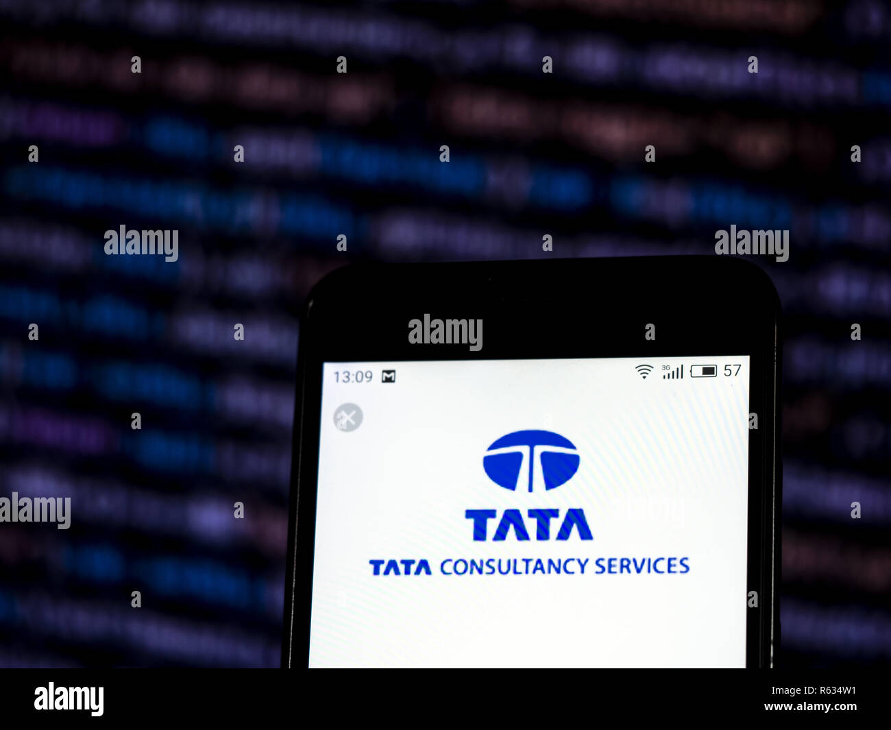 Kiev, Ucraina. 3 dicembre, 2018. Tata Consultancy Services Information technology consulting company logo che si vede visualizzato sul telefono intelligente. Credito: Igor Golovniov SOPA/images/ZUMA filo/Alamy Live News Foto Stock