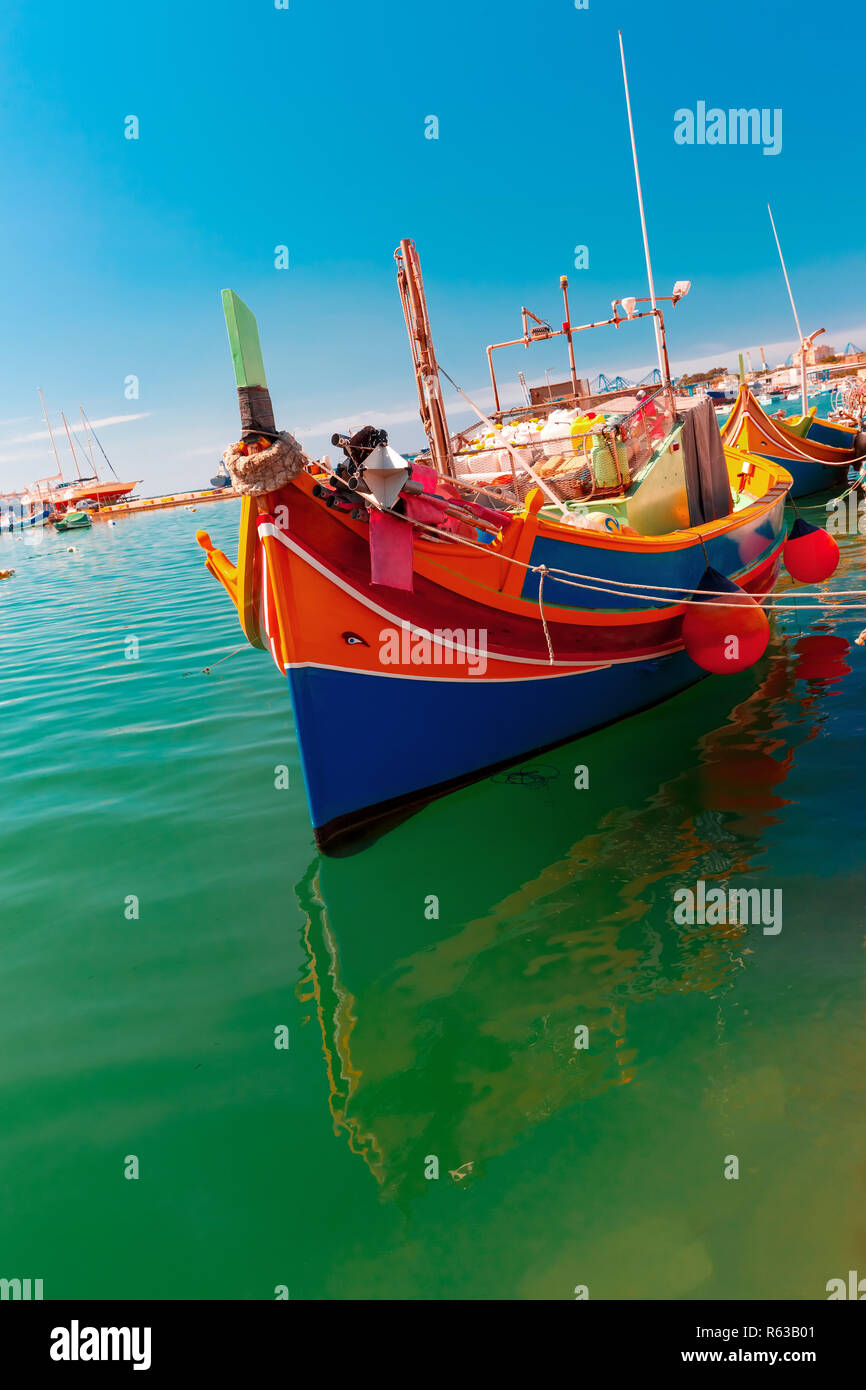 Taditional eyed barche Luzzu di Marsaxlokk, Malta Foto Stock