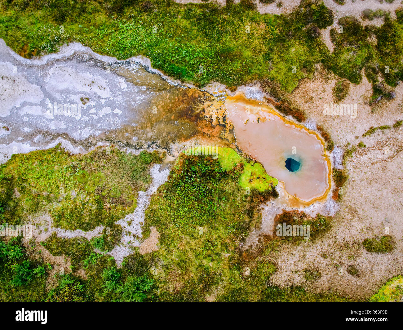 La grande area di geyser, Islanda. Questa immagine viene girato utilizzando un drone. Foto Stock