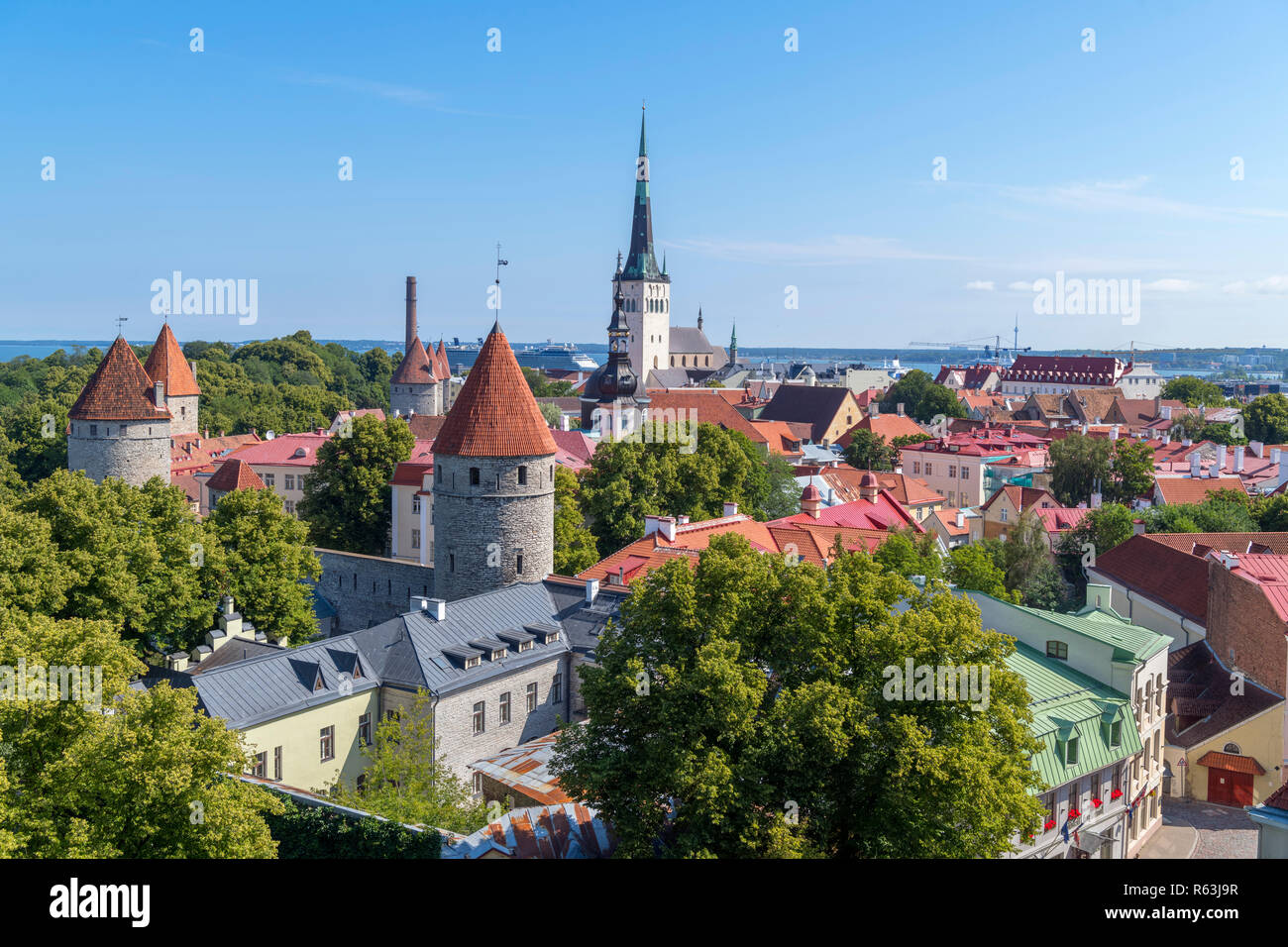 Tallinn, Estonia. Vista sopra la Città Vecchia (Vanalinn) dall'Patkuli piattaforma di visualizzazione (Patkuli Vaateplatvorm), Tallinn, Estonia Foto Stock