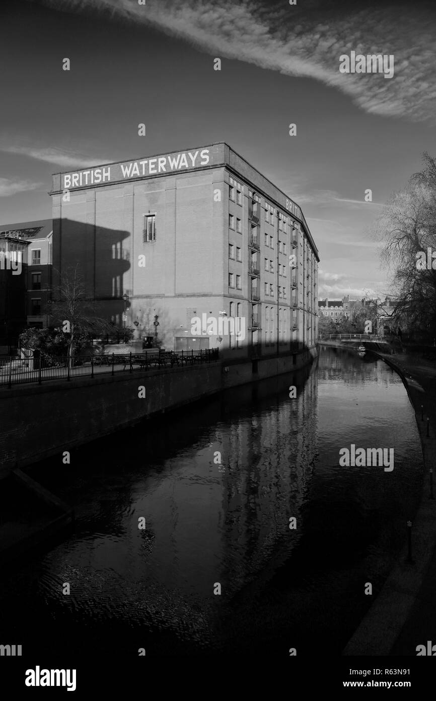 Il Nottingham e Beeston Canal, Castello Wharf, zona fronte mare al centro della città di Nottingham, Nottinghamshire, England, Regno Unito Foto Stock