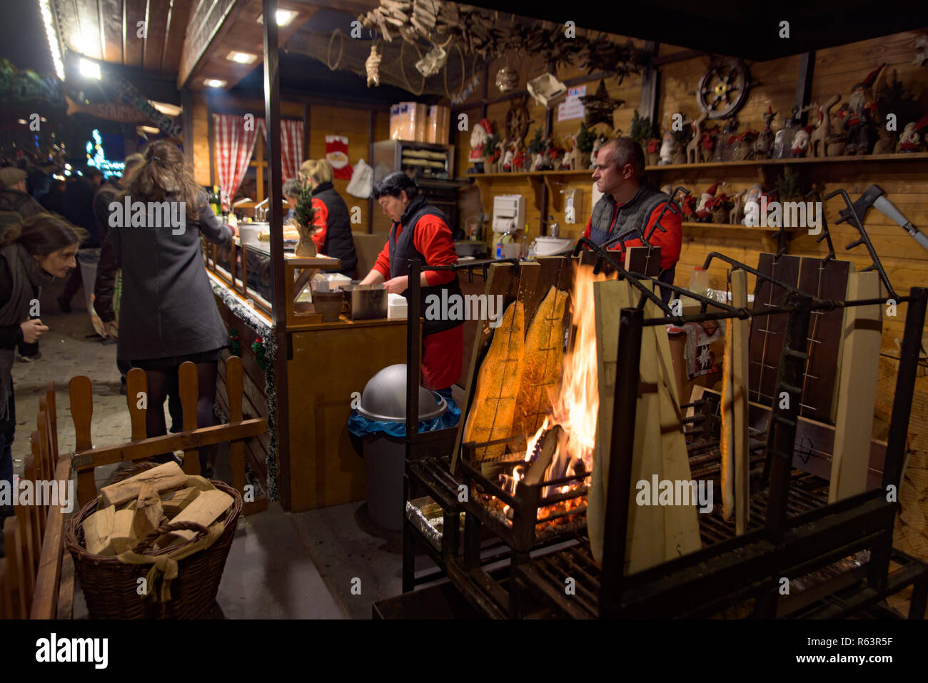 Pressione di stallo di cibo nel 2018 Mercatino di Natale a Bruxelles, in Belgio Foto Stock