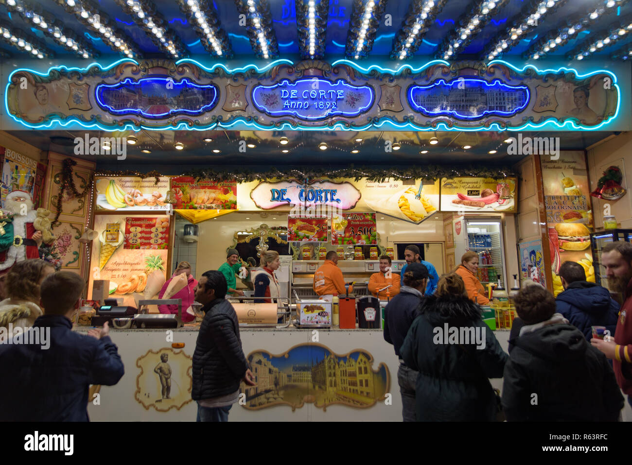 Pressione di stallo di cibo nel 2018 Mercatino di Natale a Bruxelles, in Belgio Foto Stock
