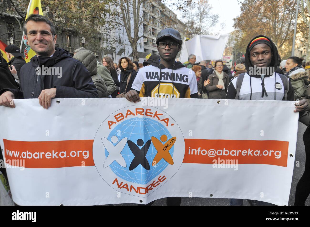 Milano (Italia), la dimostrazione contro la criminalizzazione degli immigrati dal decreto legge di Matteo Salvini, ministro degli Interni, e contro la trasformazione della CPA, centri di prima accoglienza in CPR, centri per il rimpatrio Foto Stock