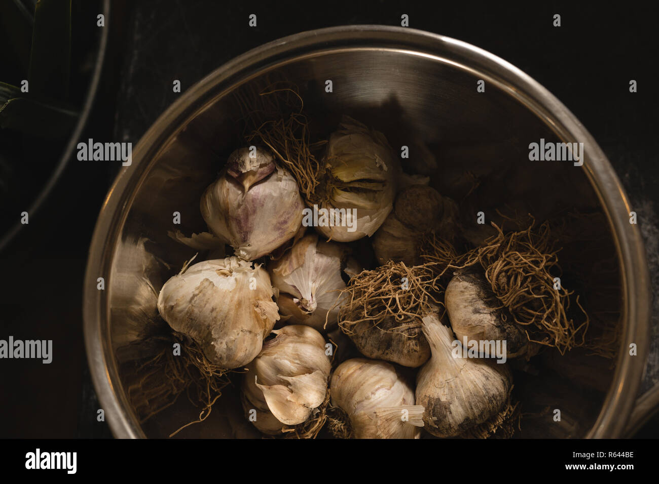 Garlics in arnese al supermercato Foto Stock