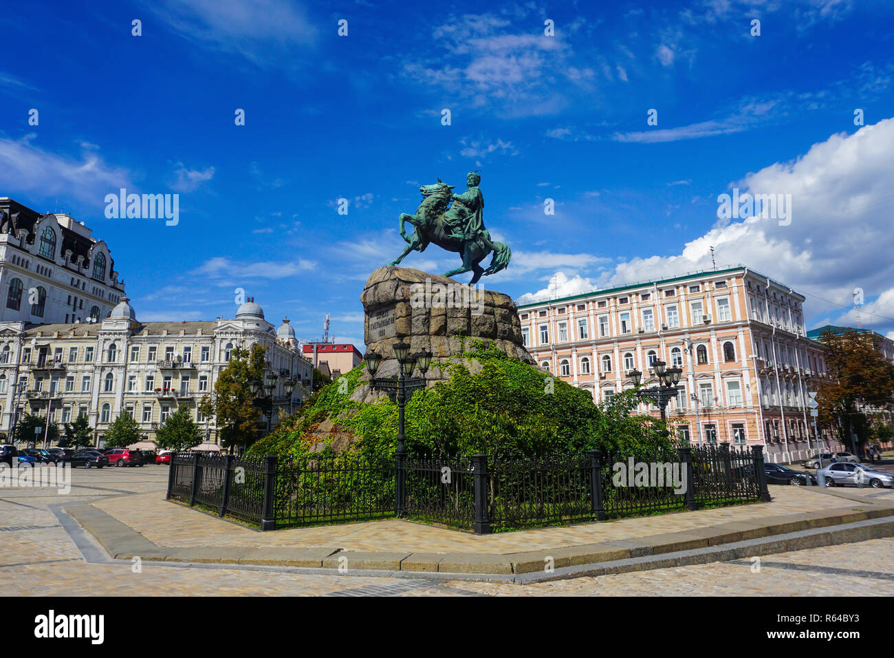 Kiev Bohdan Khmelnytsky monumento vista pittoresca con cielo blu sullo sfondo Foto Stock