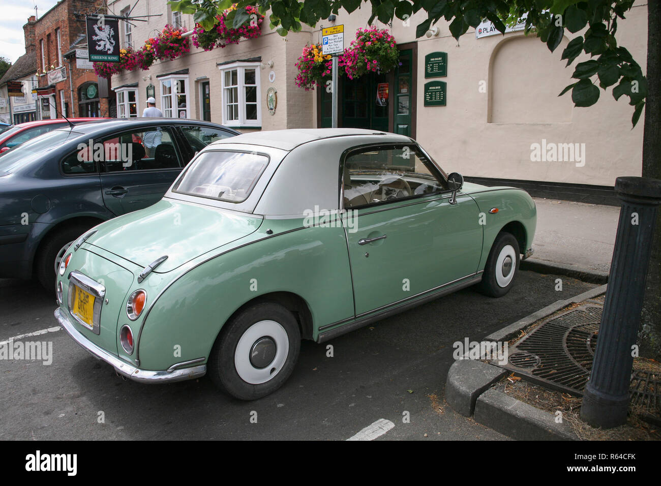 Nissan Figaro è un motore anteriore e trazione anteriore in stile retrò per l'anno di modello 1991 Foto Stock