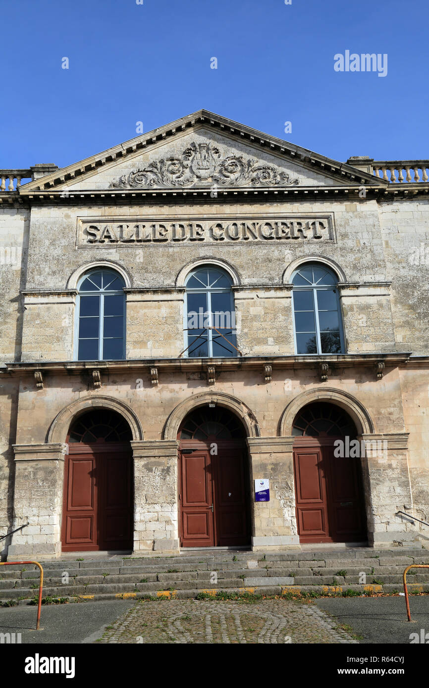 Salle de in concerto a Place Saint Jean, Saint Omer, Pas de Calais, Hauts de France, Francia Foto Stock