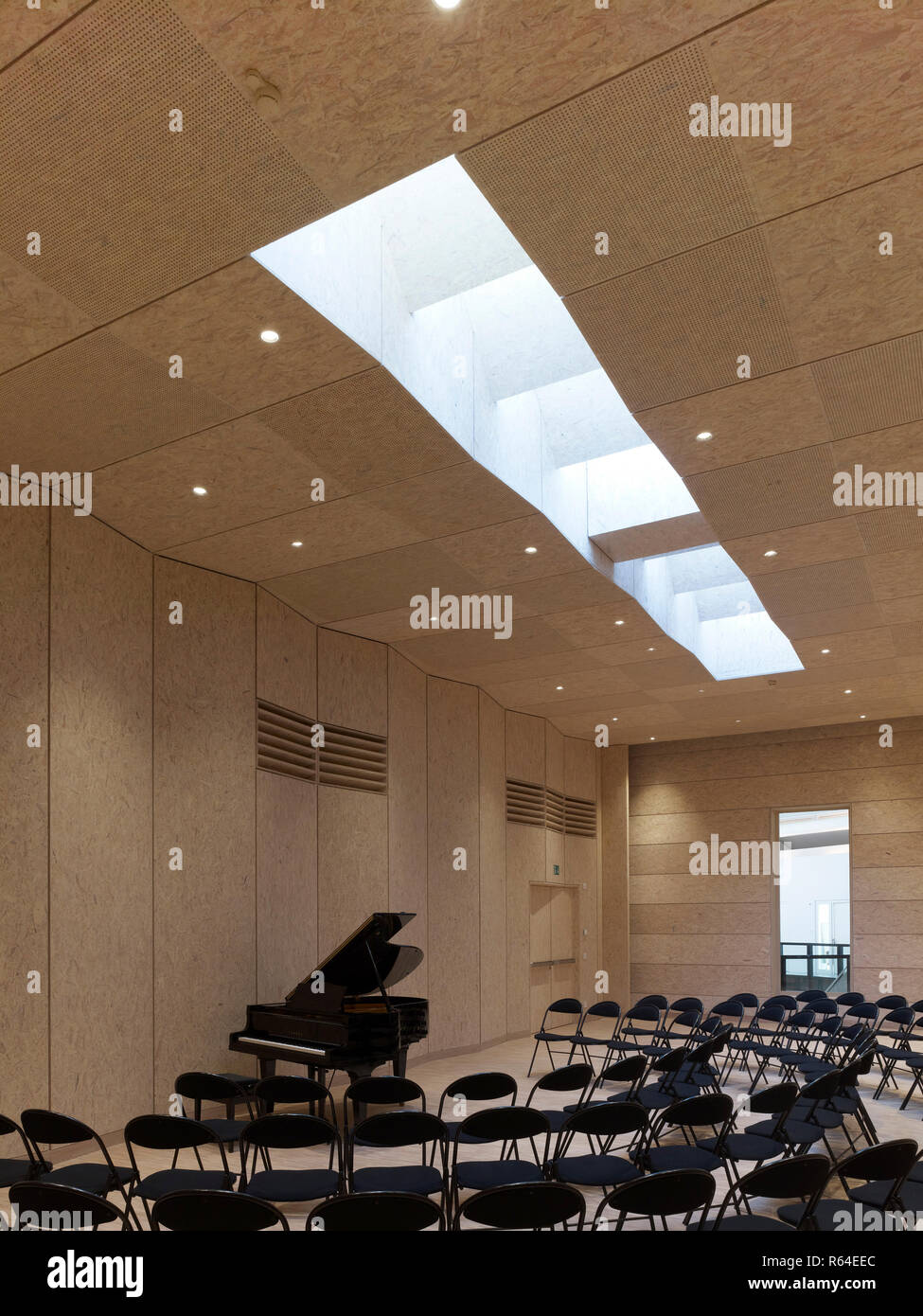 Musica sala prove. Auditorium Sala carnale a Le Rosey, Rolle, Svizzera. Architetto: Bernard Tschumi, 2015. Foto Stock