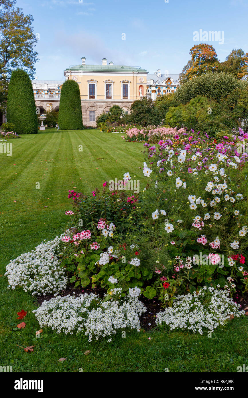Giardino privato e bagno freddo pavillion e Agata camere presso il Palazzo di Caterina, Carskoe Selo, San Pietroburgo, Russia. Foto Stock