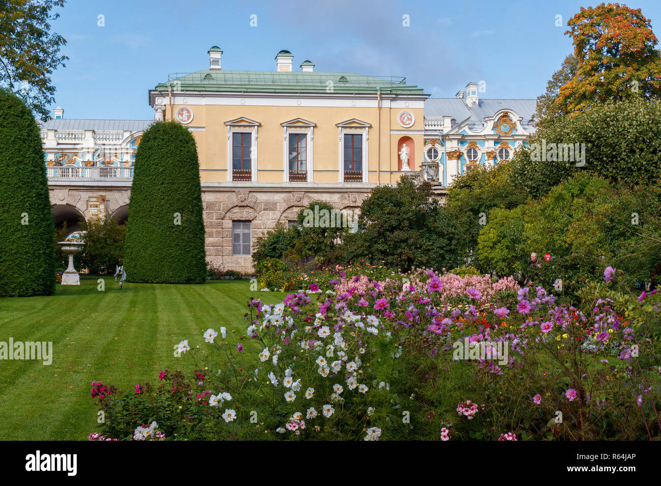 Giardino privato e bagno freddo pavillion e Agata camere presso il Palazzo di Caterina, Carskoe Selo, San Pietroburgo, Russia. Foto Stock