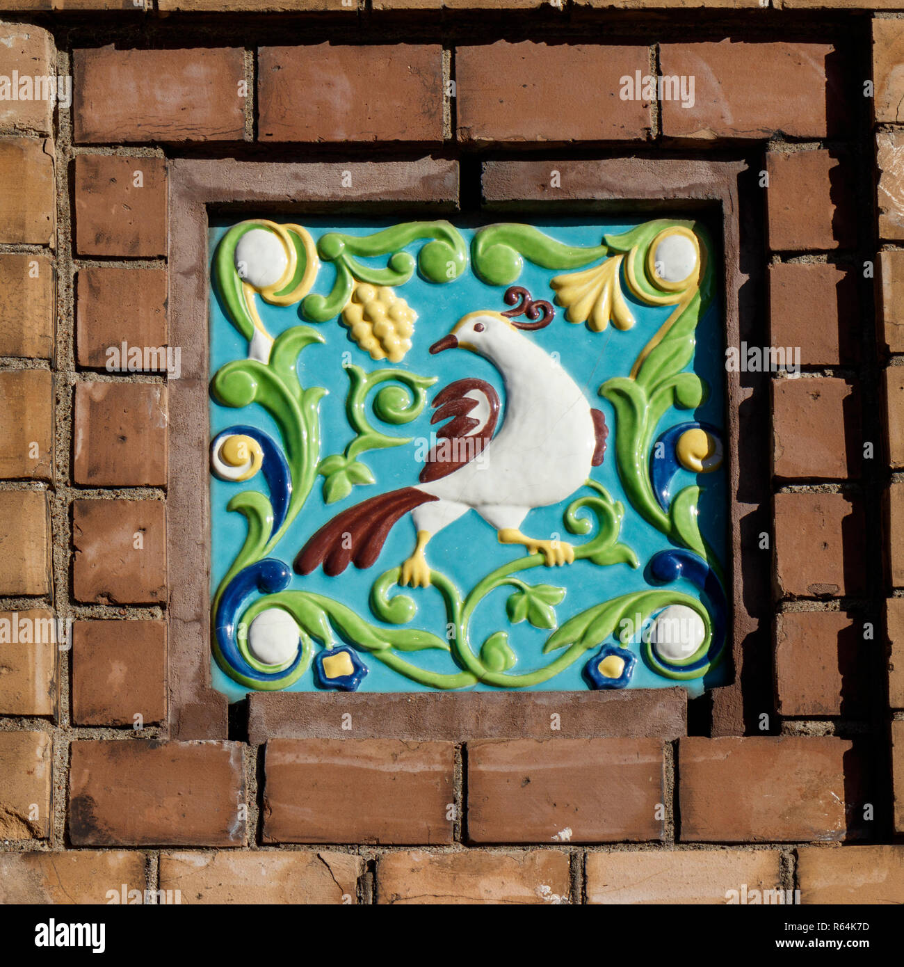 Ceramica decorativa tile parete al di fuori della Chiesa del Salvatore sul Sangue versato a San Pietroburgo, Russia. Foto Stock