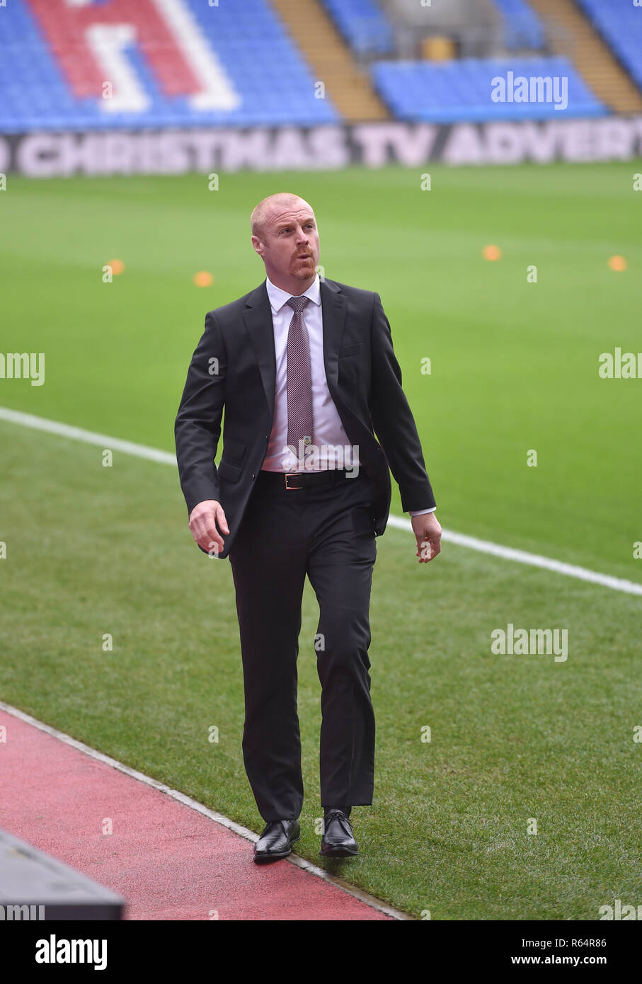 Il manager di Burnley Sean Dyche arriva per la partita della Premier League tra Crystal Palace e Burnley a Selhurst Park , Londra , 01 dicembre 2018 Photo Simon Dack / Telephoto Images. Solo per uso editoriale. Nessun merchandising. Per le immagini di calcio si applicano le restrizioni di fa e Premier League inc. Nessun utilizzo di Internet/cellulare senza licenza FAPL - per i dettagli contattare Football Dataco Foto Stock