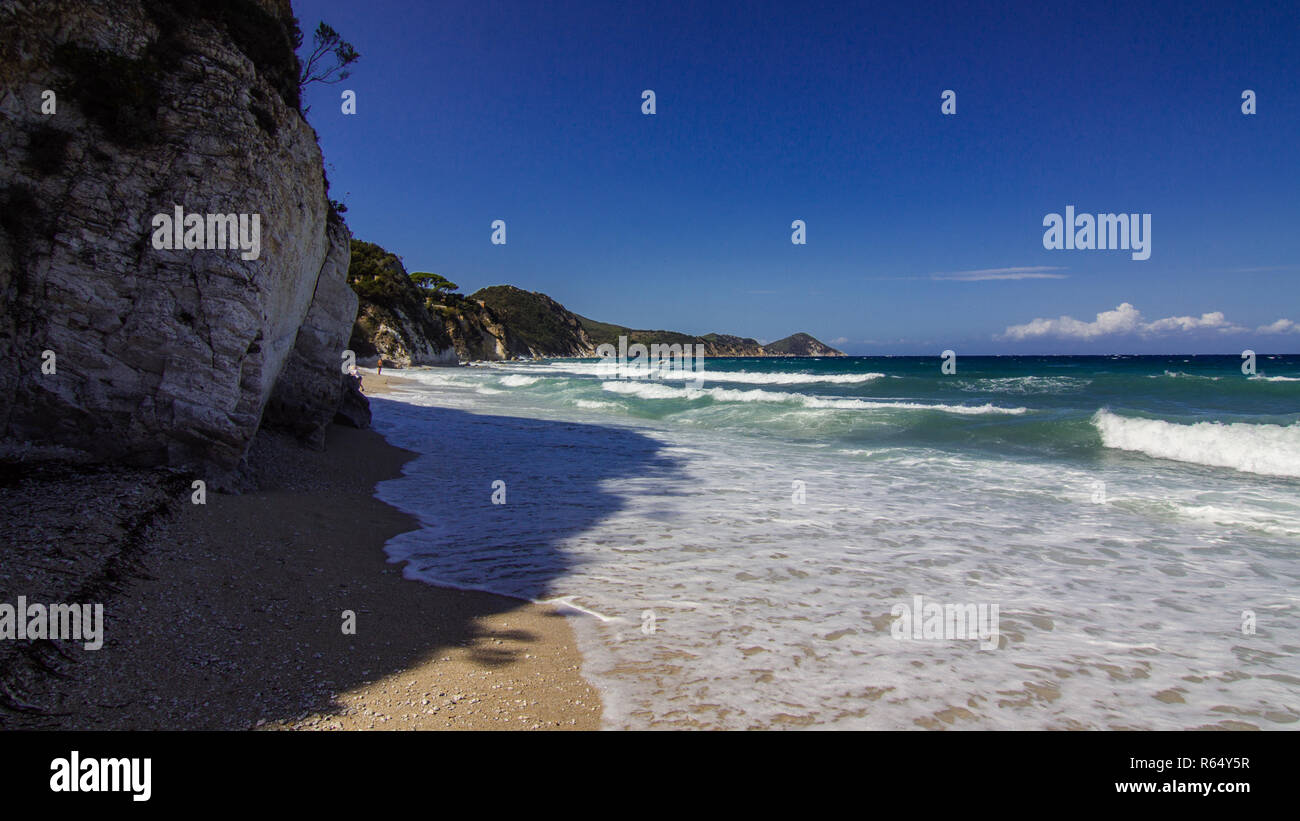 Sogno spiaggia sotto le alte scogliere bianche, Capo Bianco Foto Stock