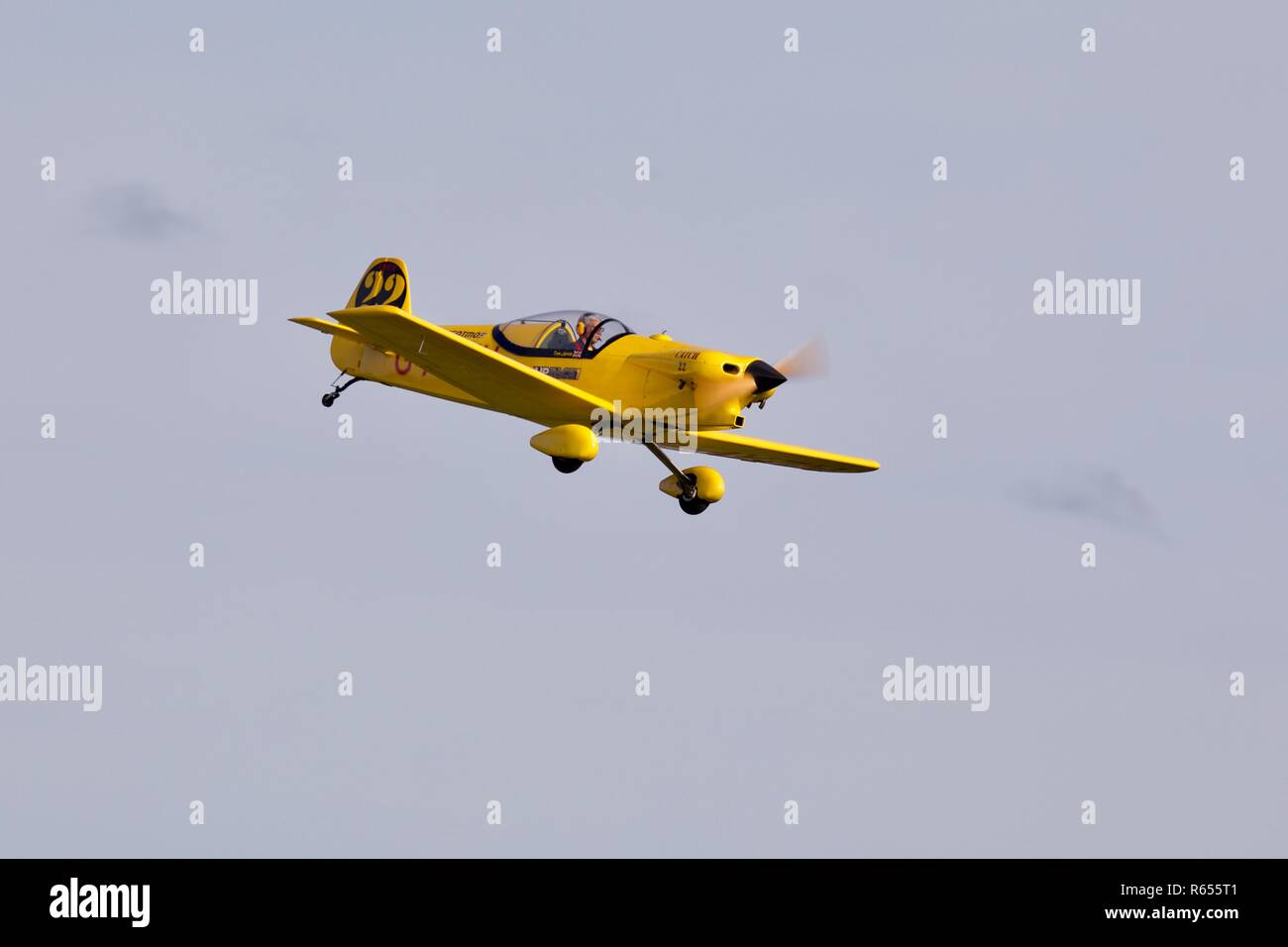 Taylor JT.2 aeromobili Titch effettuando in corrispondenza di Shuttleworth giorno di gara su Airshow il 7 ottobre 2018 Foto Stock