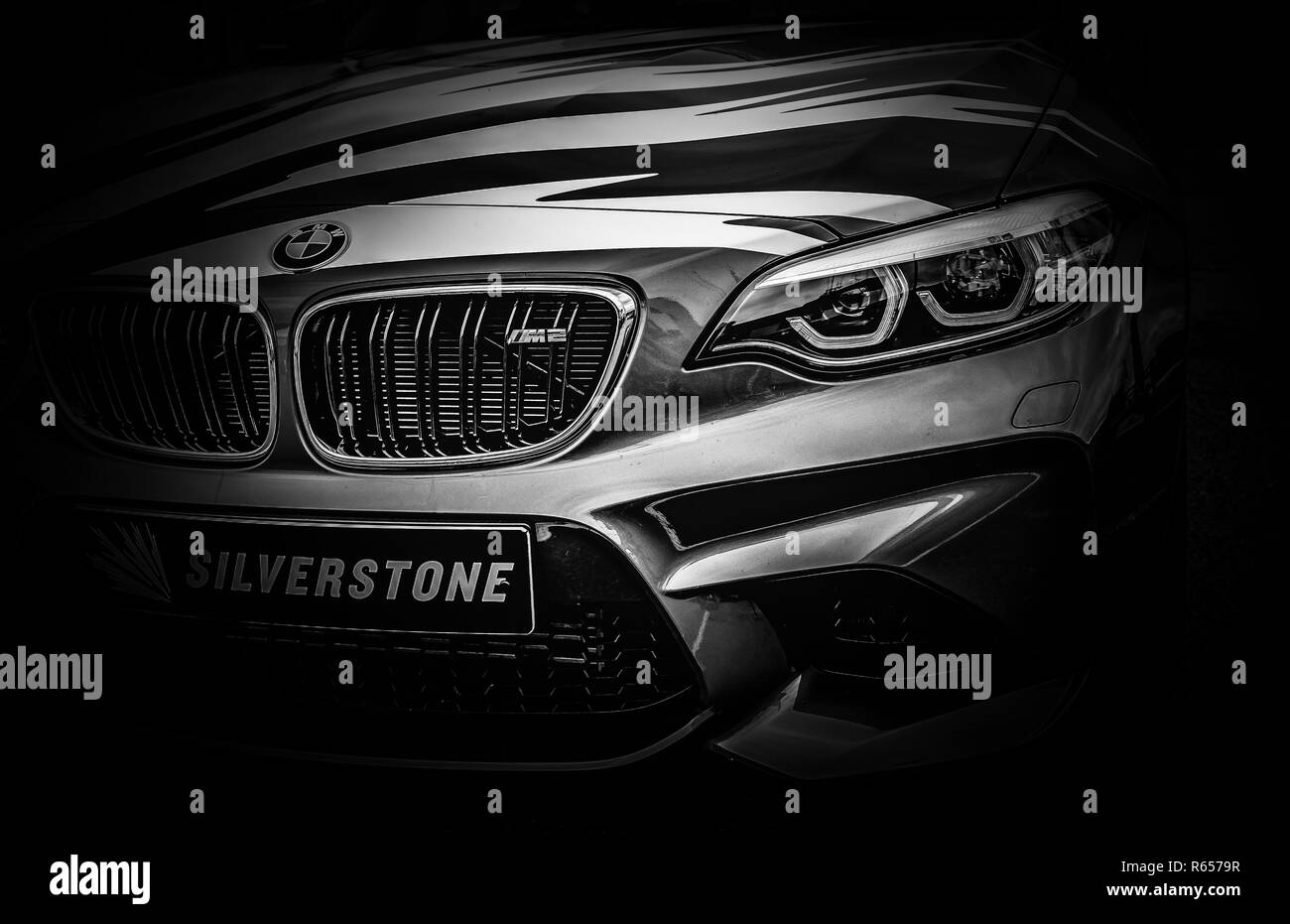 La parte anteriore di un moderno BMW M2 auto sportiva. Foto Stock