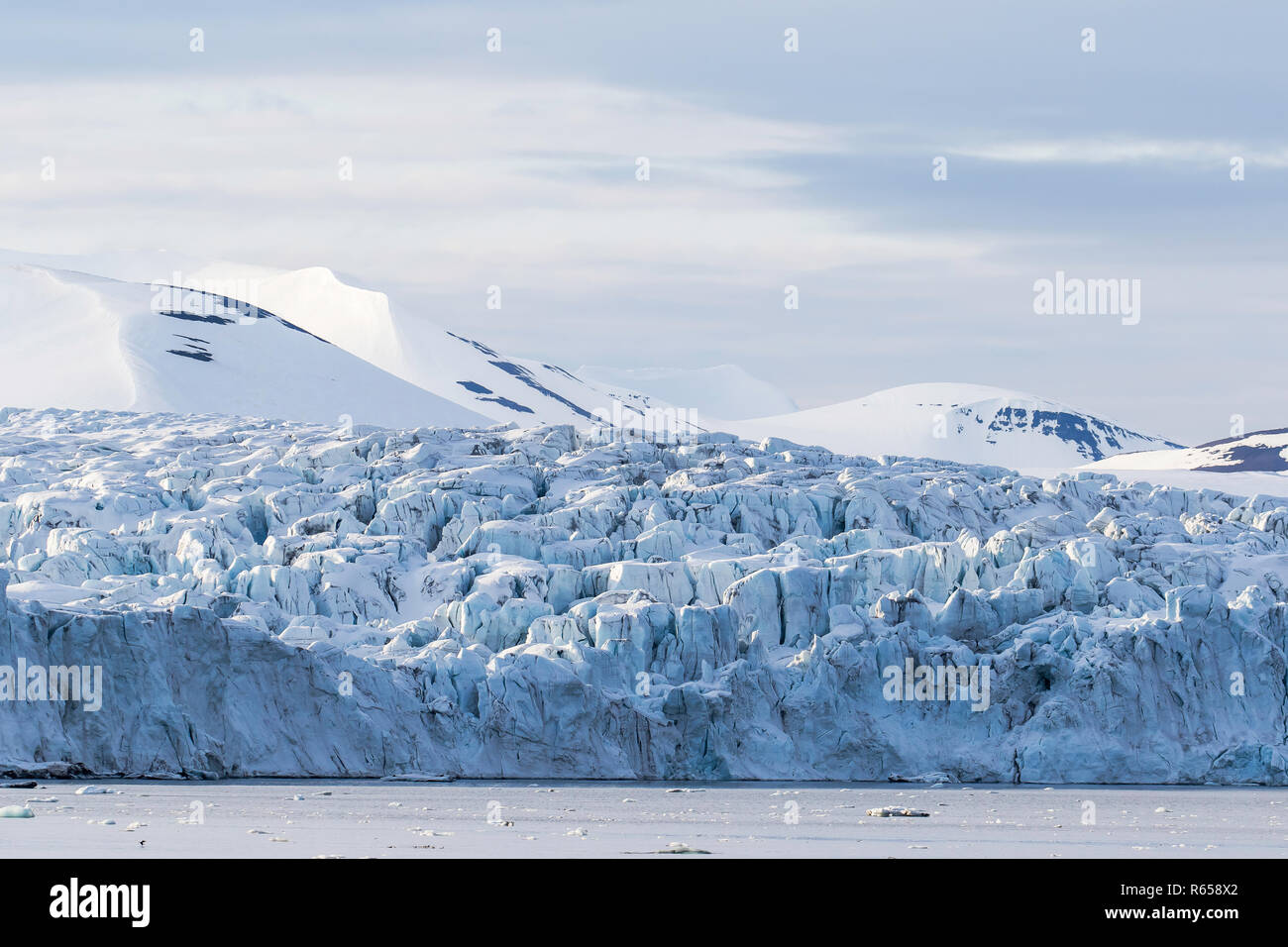 Hornsund, un sistema fiordo sulla costa occidentale di Spitsbergen, arcipelago delle Svalbard, Norvegia. Foto Stock